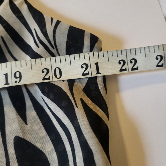 Black and White Zebra Print and Polka Dot Reversible Sleeveless Top - Picture 4 of 4